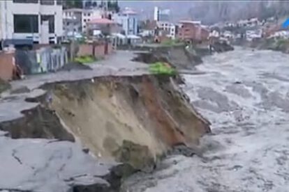 Desplome de plataforma en Bajo Callapa por lluvias intensas