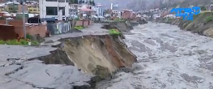 Desplome de plataforma en Bajo Callapa por lluvias intensas