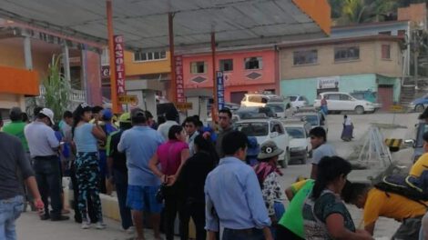 Escasez de gasolina en Caranavi