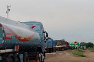 Bloqueo de carreteras en Santa Cruz por transportistas