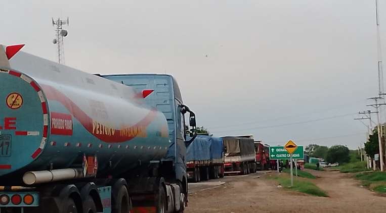 Bloqueo de carreteras en Santa Cruz por transportistas