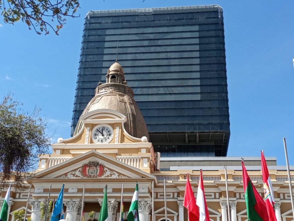 Fachada de la Asamblea Legislativa Plurinacional - Leyes antiprórroga