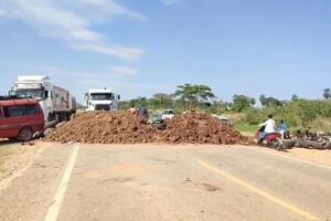 Bloqueos en Cuatro Cañadas tras la muerte del viceministro de Transporte