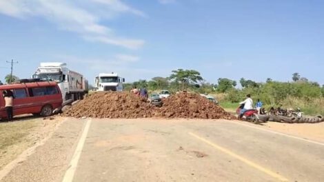 Bloqueos en Cuatro Cañadas tras la muerte del viceministro de Transporte