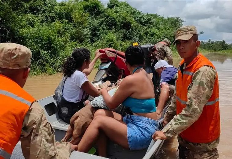 Emergencia en Cobija: Ejército responde con solidaridad ante desastre natural