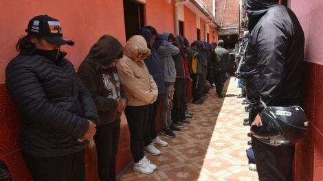 Redada policial en El Alto con 19 arrestados