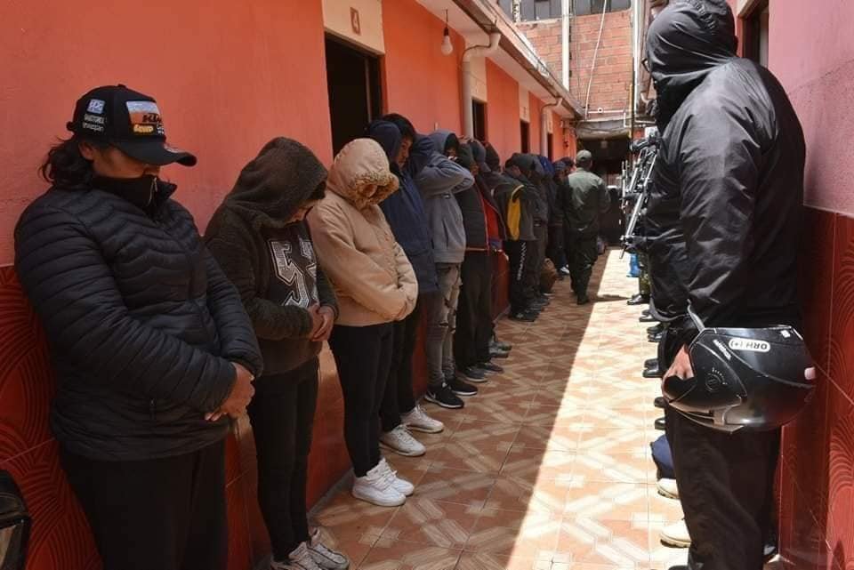 Redada policial en El Alto con 19 arrestados