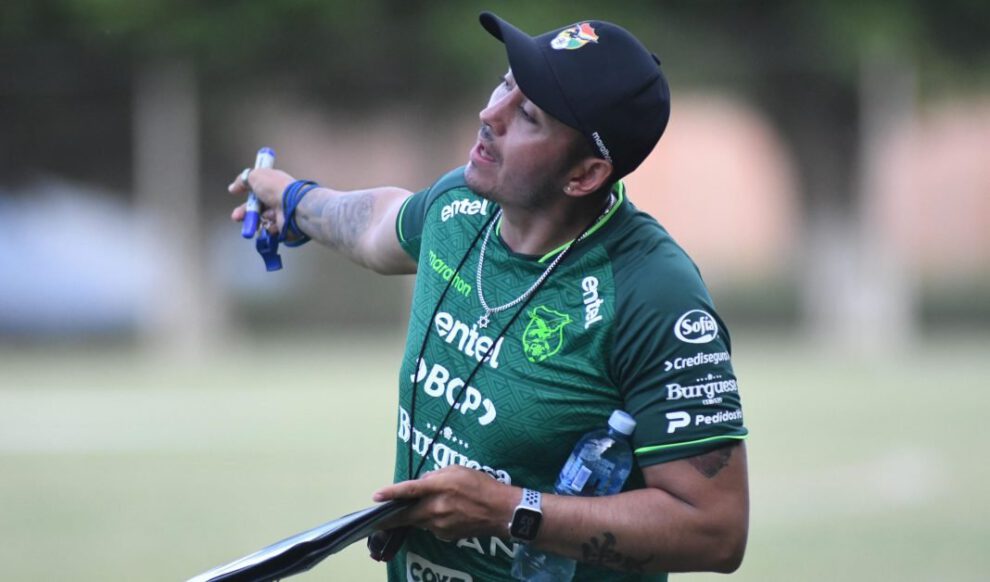 Entrenador de la selección boliviana de fútbol damas