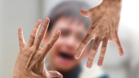 Madre golpeaba a sus hijos