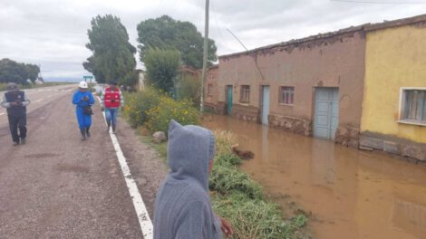 Inundaciones en Caracollo afectan a familias y cultivos