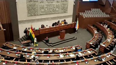 Creemos propone alternar proyectos crediticios y leyes antiprórroga