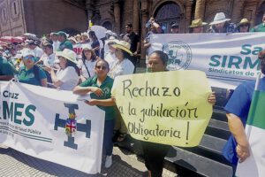 Personal de salud rechaza la jubilación forzada