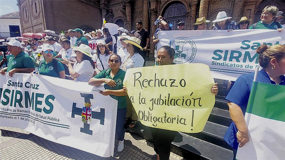 Personal de salud rechaza la jubilación forzada