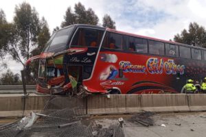 Accidente en la autopista La Paz-El Alto