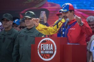 Maduro acusa a EE.UU. de descuartizar avión venezolano