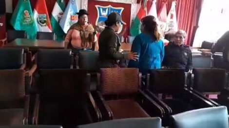 Escándalo en sesión legislativa de Oruro