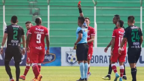 Bolivia lidera ranking de tarjetas rojas en el fútbol mundial