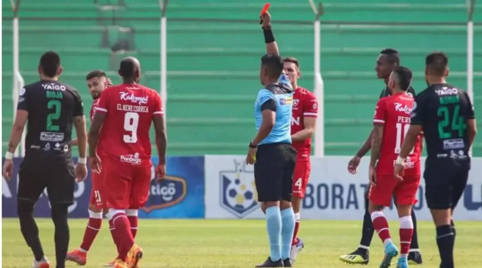 Bolivia lidera ranking de tarjetas rojas en el fútbol mundial