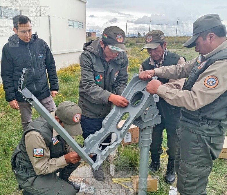 Antenas satelitales en áreas protegidas para asistencia inmediata