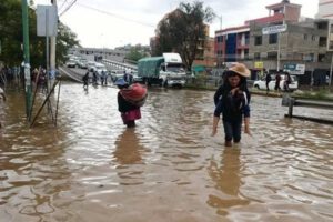 Inundaciones en Cochabamba: caos y desesperación en calles