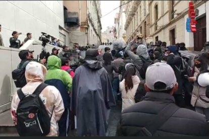 Estudiantes de la Escuela Marítima protestan por la falta de solución para tramitar títulos profesionales