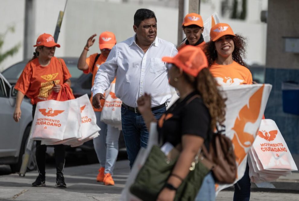 Debanhi Escobar y su padre Mario Escobar Salazar en la política