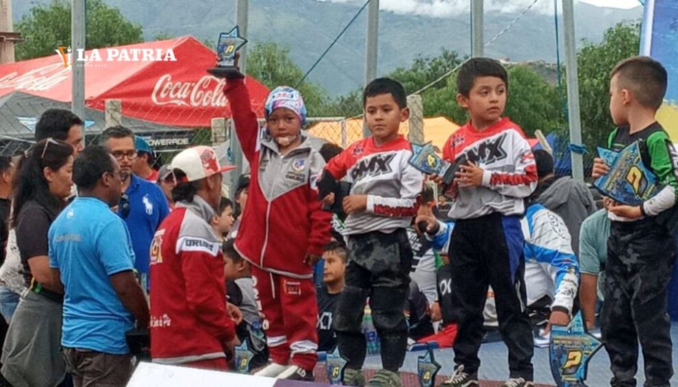 Bicicross orureño destaca en el nacional BMX Racing