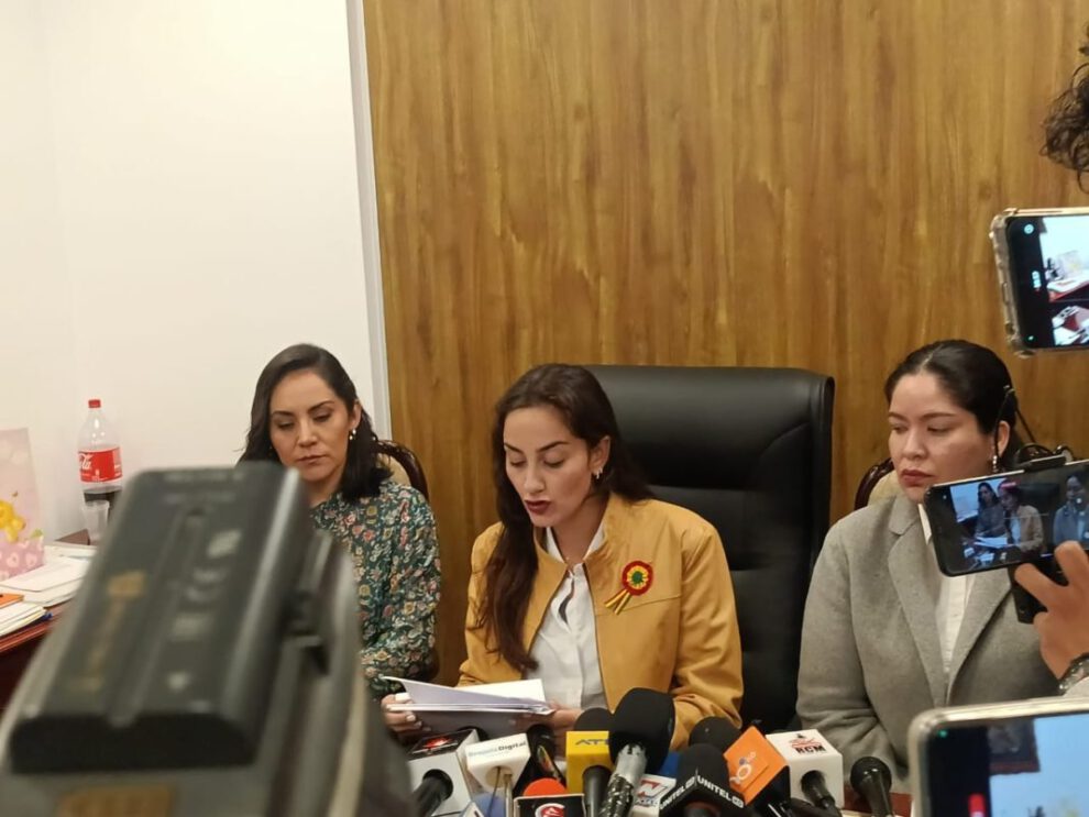 Secuestro en el Parlamento por la diputada Luisa Nayar