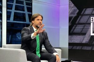 Presidente de Uruguay, Luis Lacalle Pou, durante una entrevista sobre narcotraficantes en Uruguay