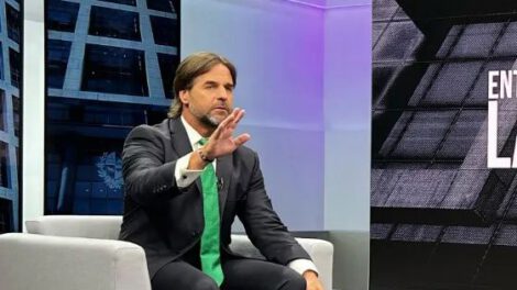 Presidente de Uruguay, Luis Lacalle Pou, durante una entrevista sobre narcotraficantes en Uruguay