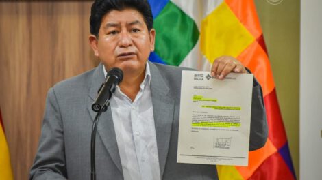 Construcción del puente en Tiquina convocada por el ministro Edgar Montaño