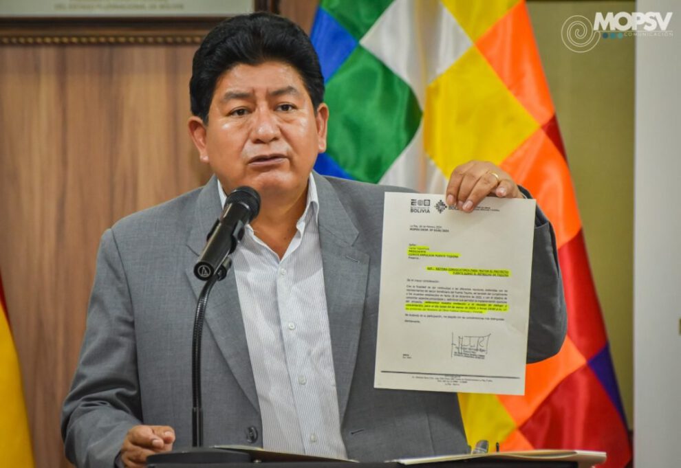 Construcción del puente en Tiquina convocada por el ministro Edgar Montaño