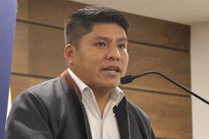 Deuda pública en Bolivia según el senador Leonardo Loza