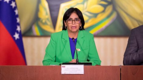 Sanciones económicas unilaterales en seminario de Bolivia con Delcy Rodríguez