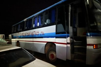 Carga de droga oculta en bus interceptado