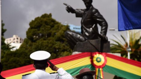 Homenaje al monumento de Eduardo Abaroa por el Día del Mar