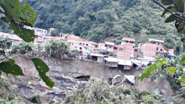 Deslizamiento en La Asunta deja ocho familias sin hogar
