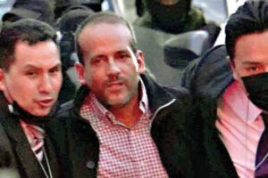 Camacho acusa al Presidente Arce de violar la ley al impedir su traslado a Santa Cruz