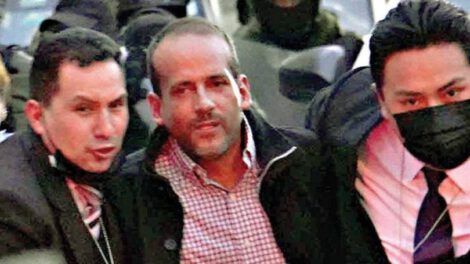 Camacho acusa al Presidente Arce de violar la ley al impedir su traslado a Santa Cruz