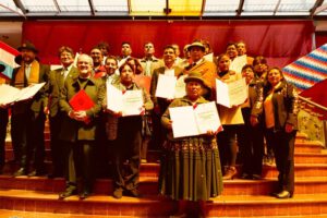 Reconocimiento a los 15 conjuntos por sus cargamentos de platería durante el Carnaval de Oruro