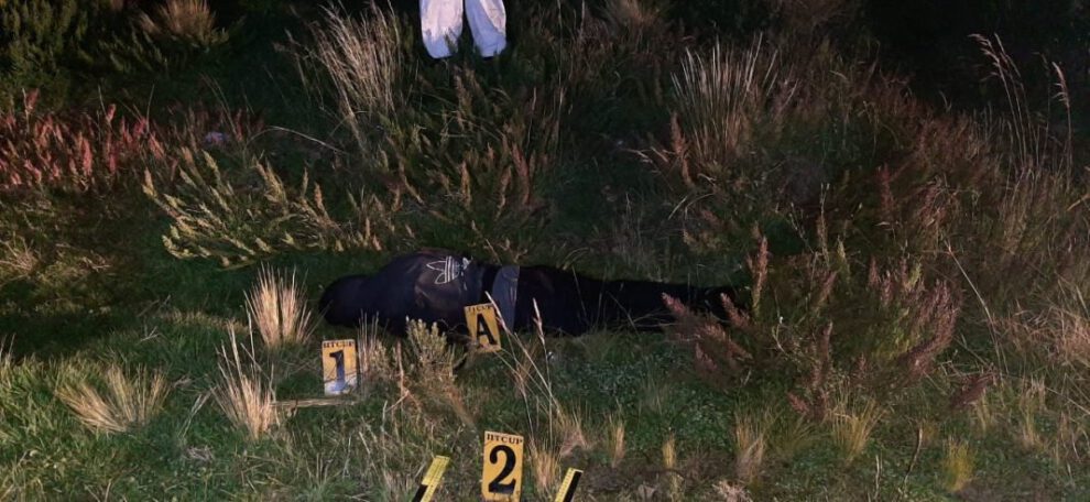 Misterio en Quemalla: Fiscalía investiga hallazgo de joven fallecido al lado de la carretera