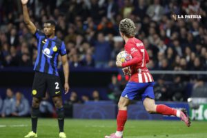 El delantero francés del Atlético de Madrid, Antoine Griezmann, celebra el gol que anotó ante los italianos