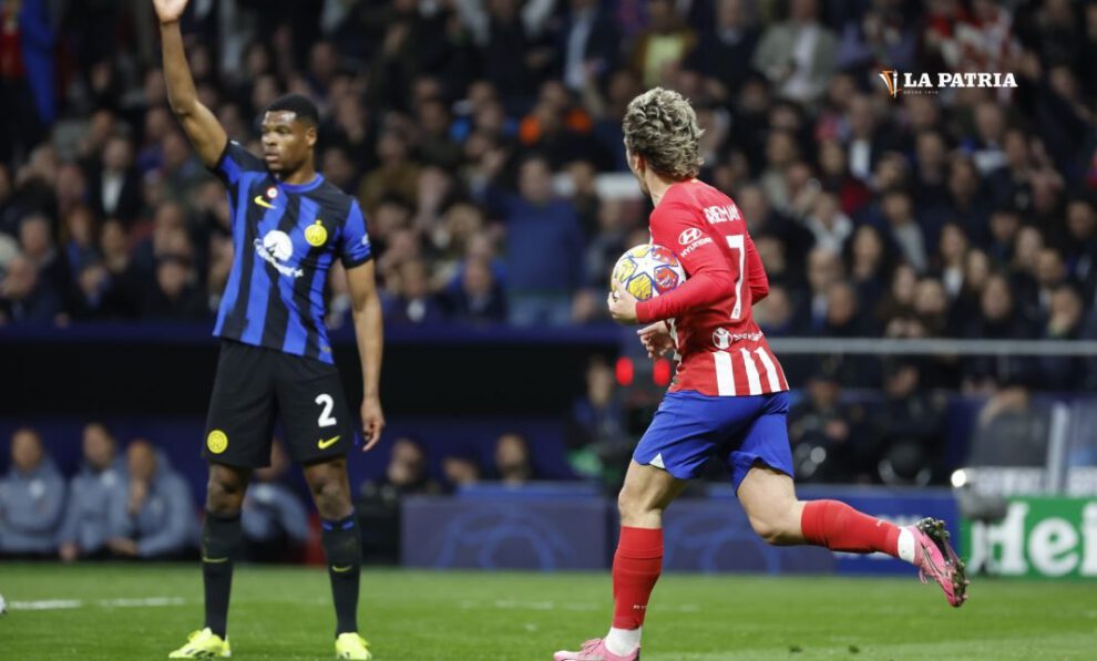 El delantero francés del Atlético de Madrid, Antoine Griezmann, celebra el gol que anotó ante los italianos
