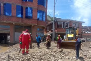 Deslizamiento de tierra en Achocalla afecta a 60 familias