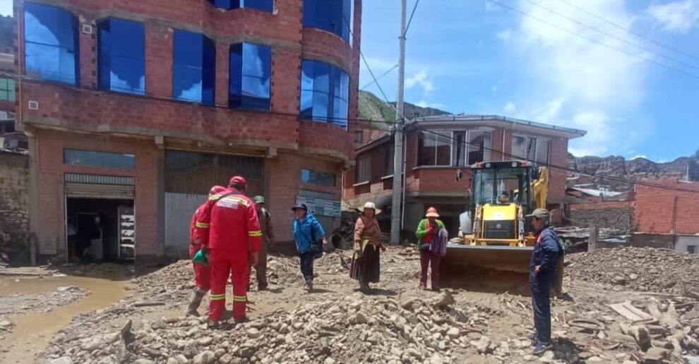 Deslizamiento de tierra en Achocalla afecta a 60 familias