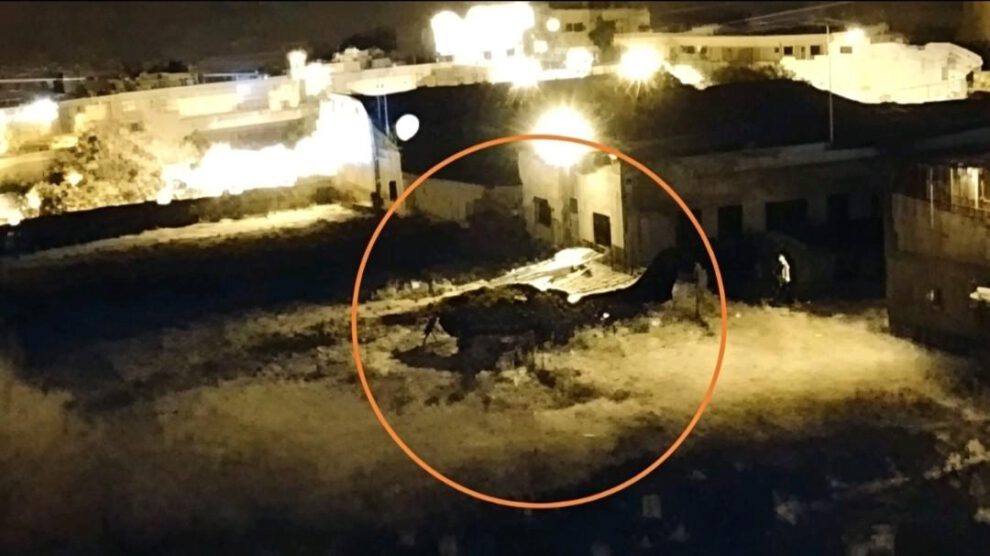 Una aeronave en un aeropuerto