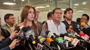 Legisladores presentando el proyecto de ley 280