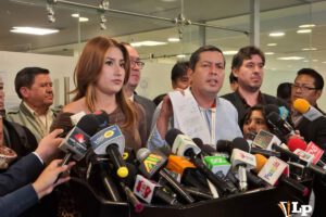 Legisladores presentando el proyecto de ley 280
