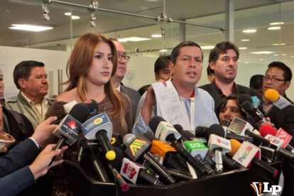 Legisladores presentando el proyecto de ley 280