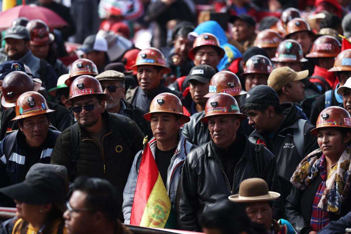 Personas participan en una manifestación